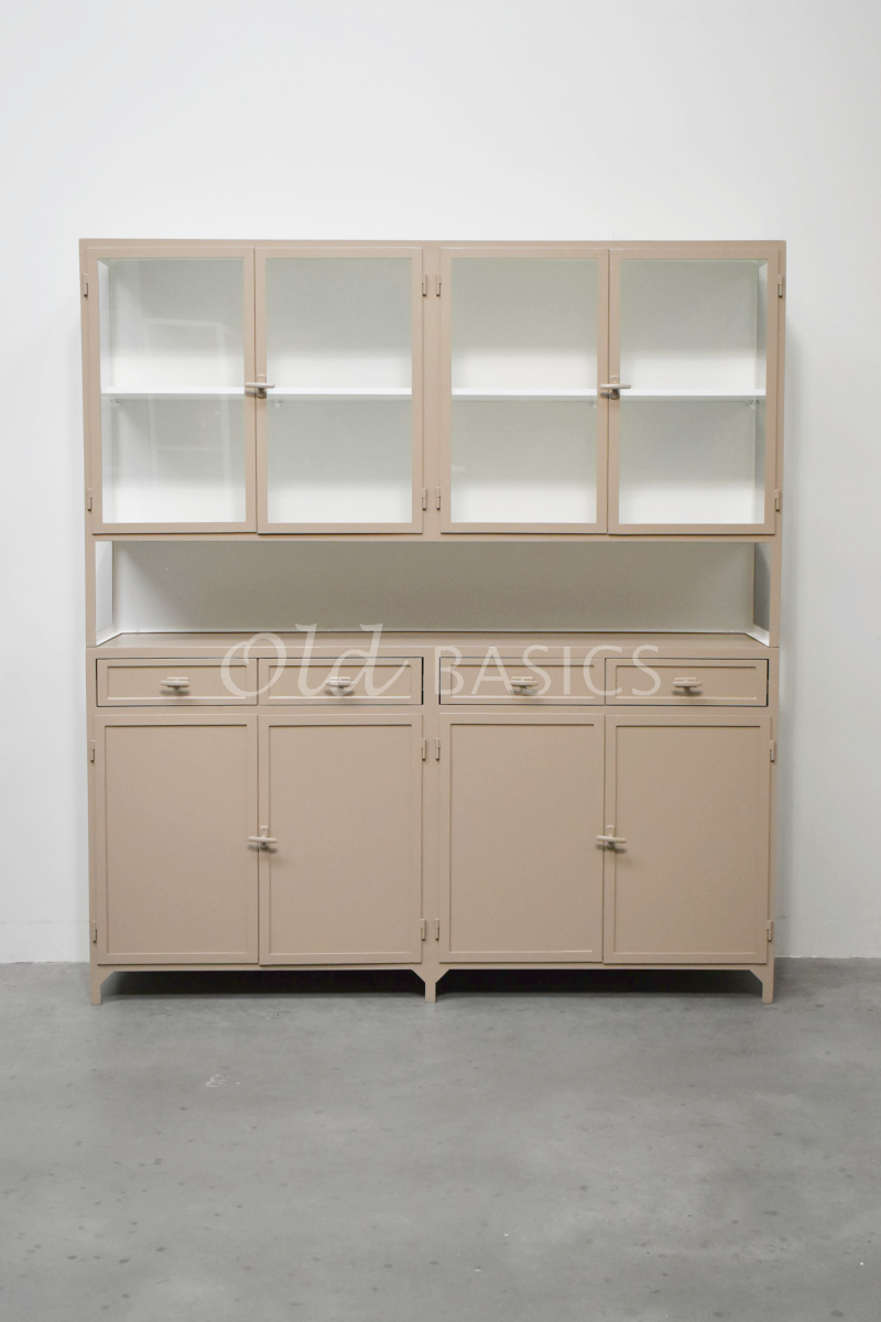 Detail van Apothekerskast Fio, 4 deuren, RAL1019, crème, bruin, beige, materiaal staal